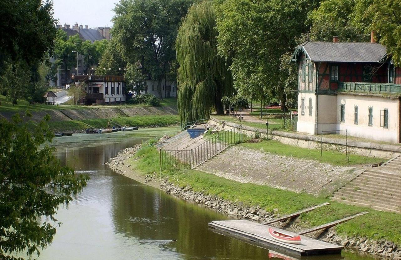 Hostel Maros Győr Exterior foto